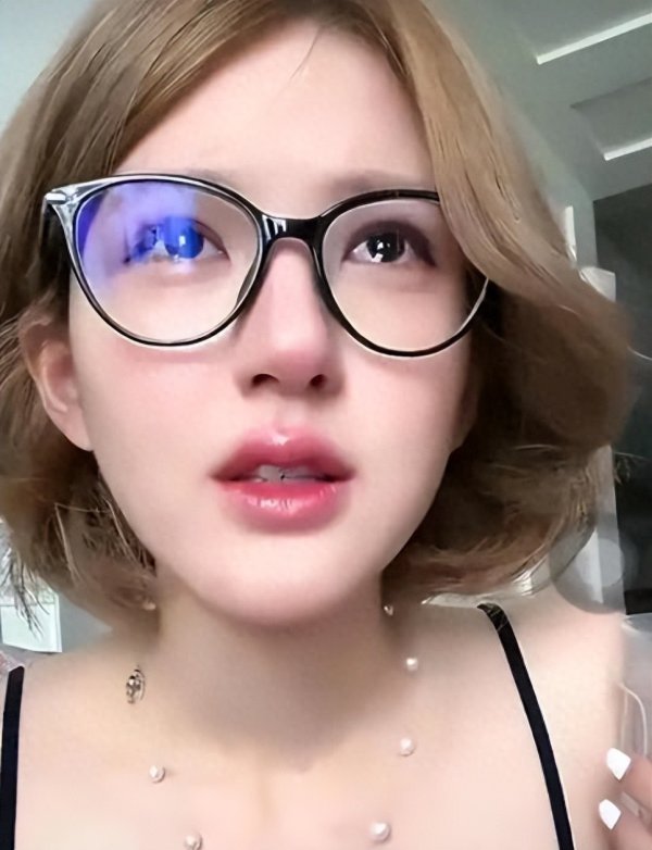 盛鹏优配 和公司闹翻一个月，赵露思再曝大瓜，未离娱乐圈就盯上更赚钱赛道