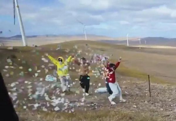 股牛配 呼伦贝尔草原上抛撒纸片当事人道歉，当地最新回应：6000多平方米已清理完毕